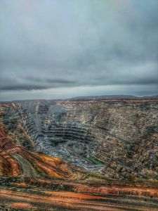 Mining Watch solicită ANRMPSG revocarea licenţei miniere de la Valea Dobra, Sibiu: Carieră de piatră în acte, uzină cu acid în realitate